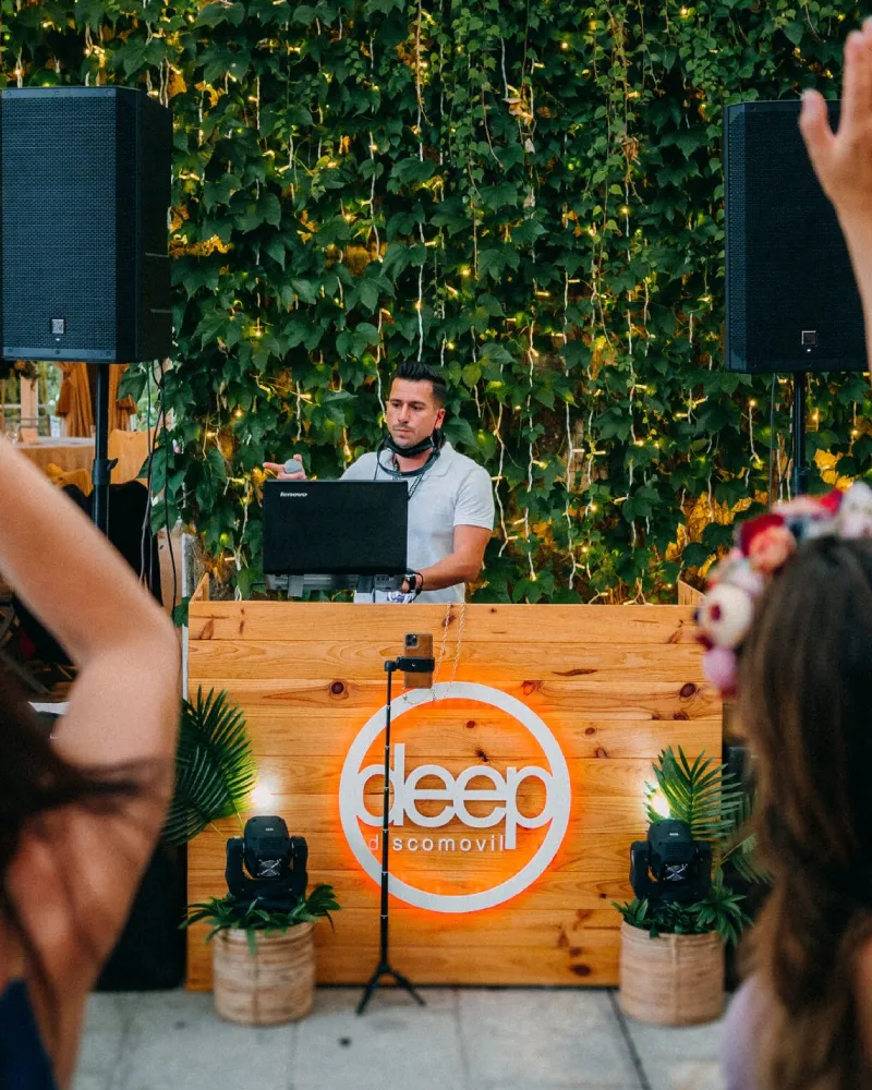 Discomóvil Deep - Dj para bodas en toda Galicia