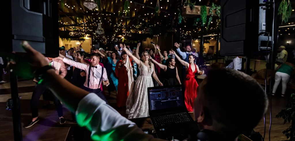 Discomóvil Deep - Dj para bodas en toda Galicia